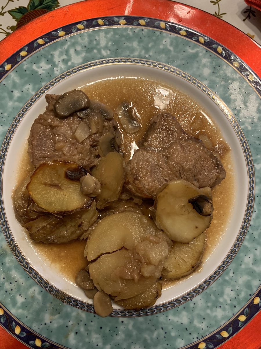 ROMOOD_'s tweet image. Can’t take it anymore 😳

#foodporn #Food #italianfood #italy #Napoli #Christmas #25dicembre #family #foodie