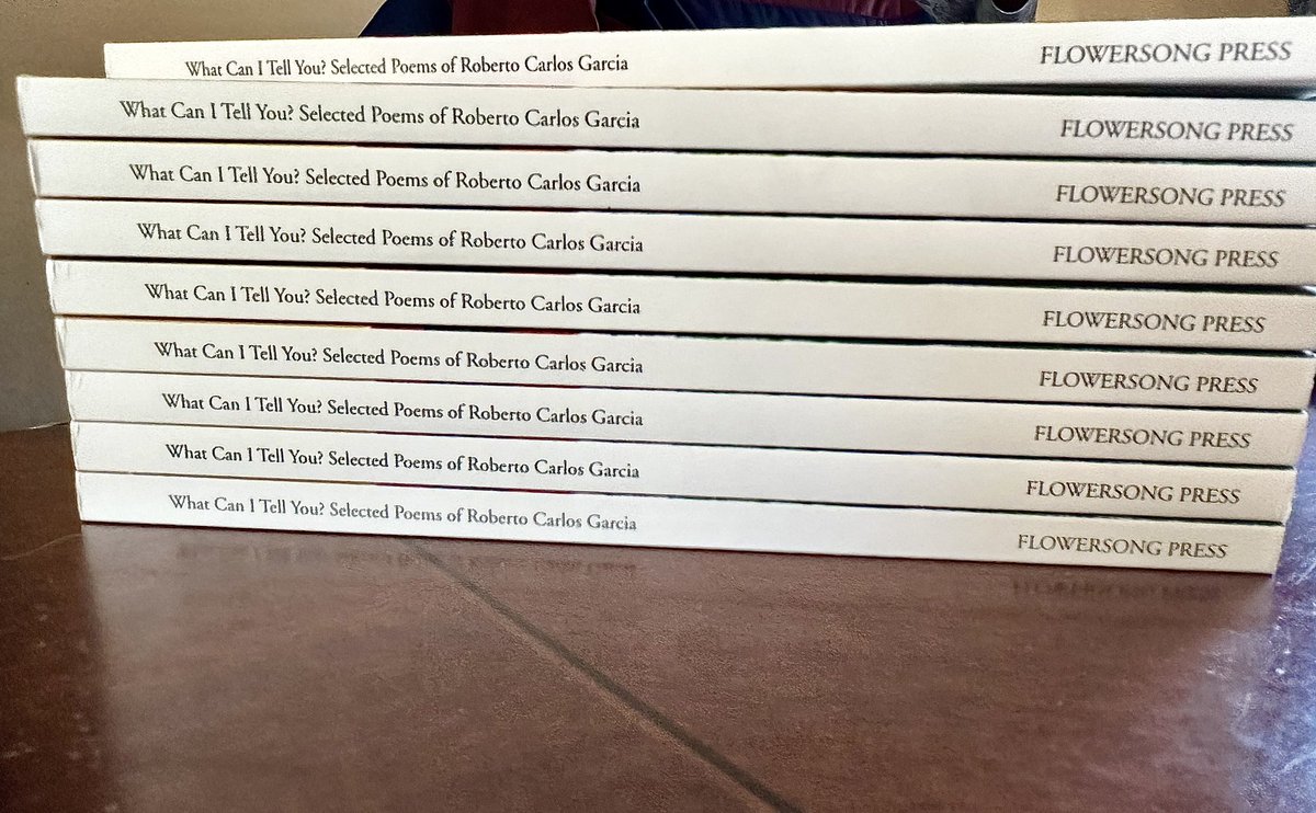 Fresh books! Here we go, fly librito fly. 

Show me some love y'all! 🙌🏾

#newbook #robertocarlosgarcia #dominicanwriters #afrolatinx #caribbeanwriters #blacklatinx #poetry