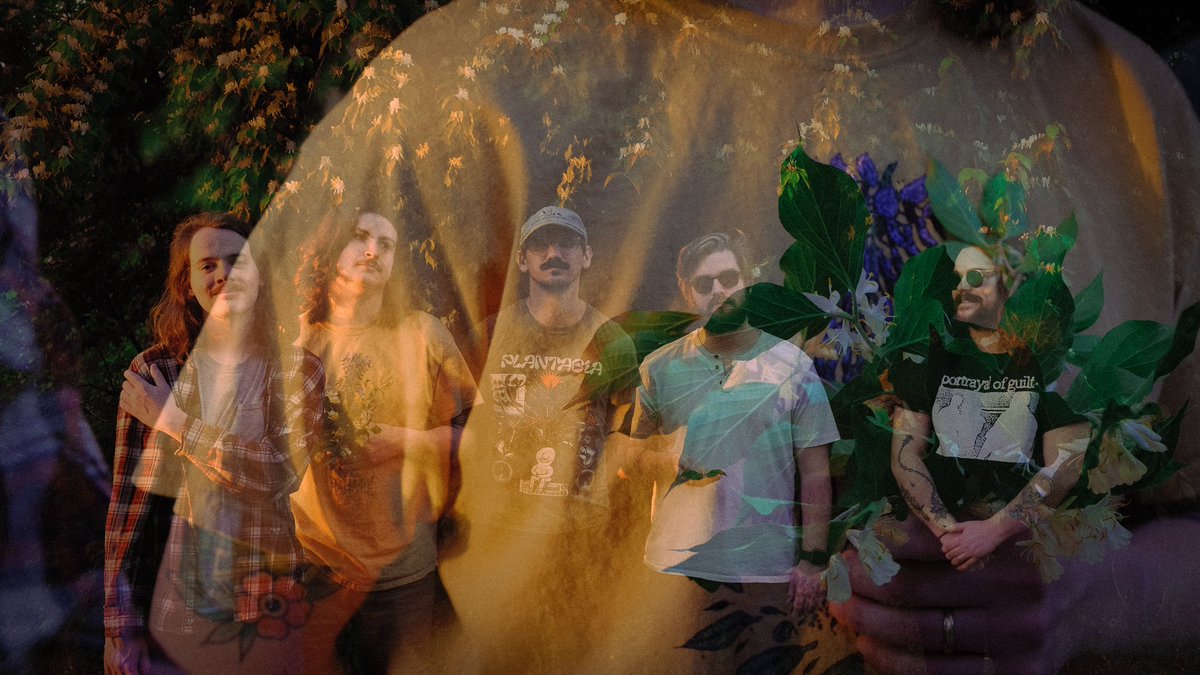 season’s greetings 🖤 we’ll see you in the new year