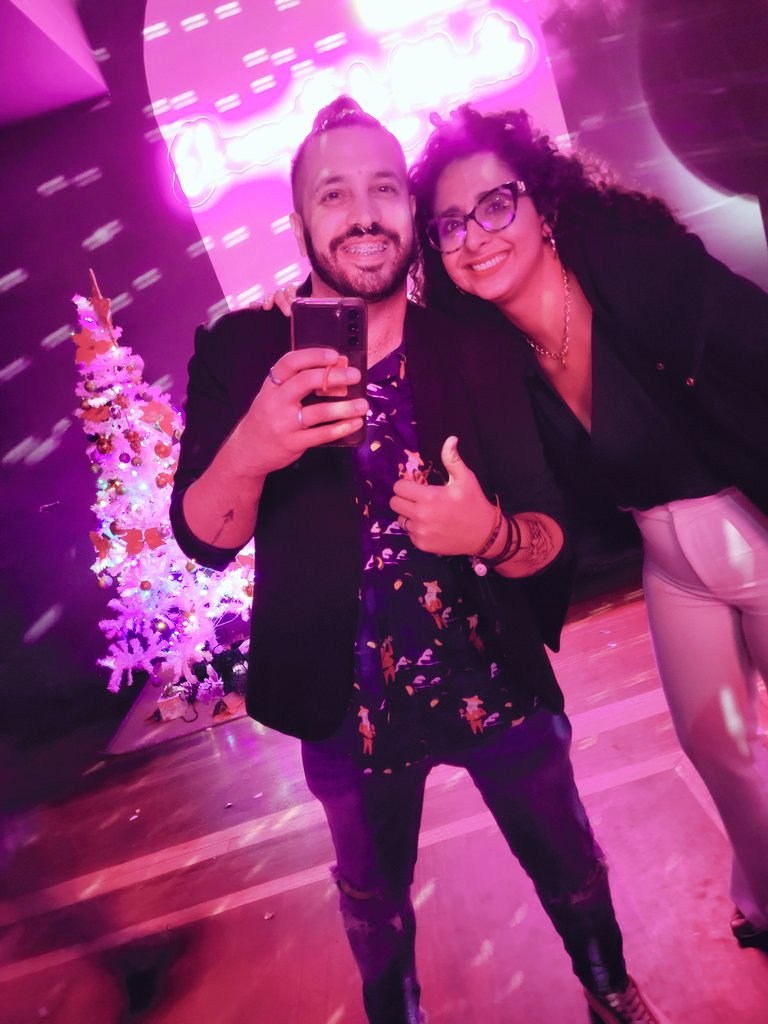 AyozeGutierrez's tweet photo. Dale a tu cuerpo alegría... y #Alboroto 
Pedazo #Nochebuena 🥳 https://t.co/c7XclOmO40