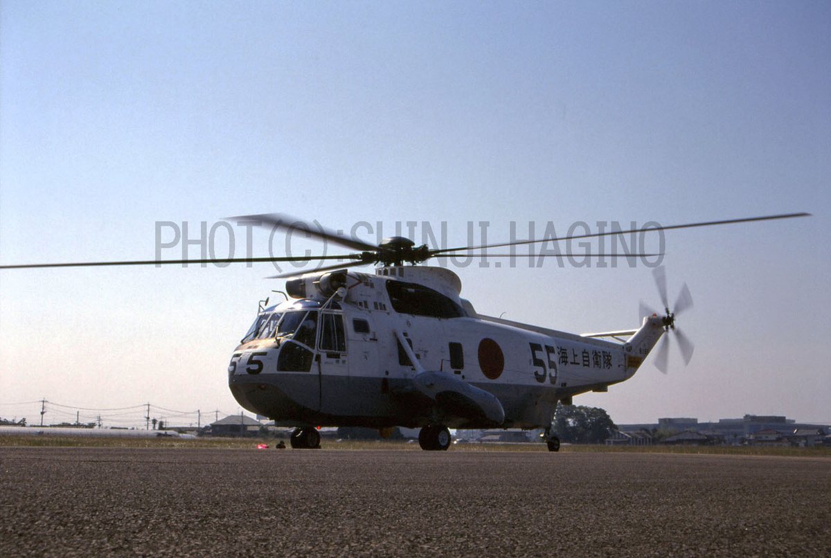 sh60j121's tweet photo. #戦闘機がカッコいいのは当たりまえ回転翼機カッコいいぞ選手権
2001年5月 #長崎県大村市 #海上自衛隊 #大村航空基地 開庁記念行事にて撮影。
#HSS2B 哨戒ヘリ、このタイプ(後に #SH3 に改称)のヘリが気に入ってた。 https://t.co/2ulabwT1AH
