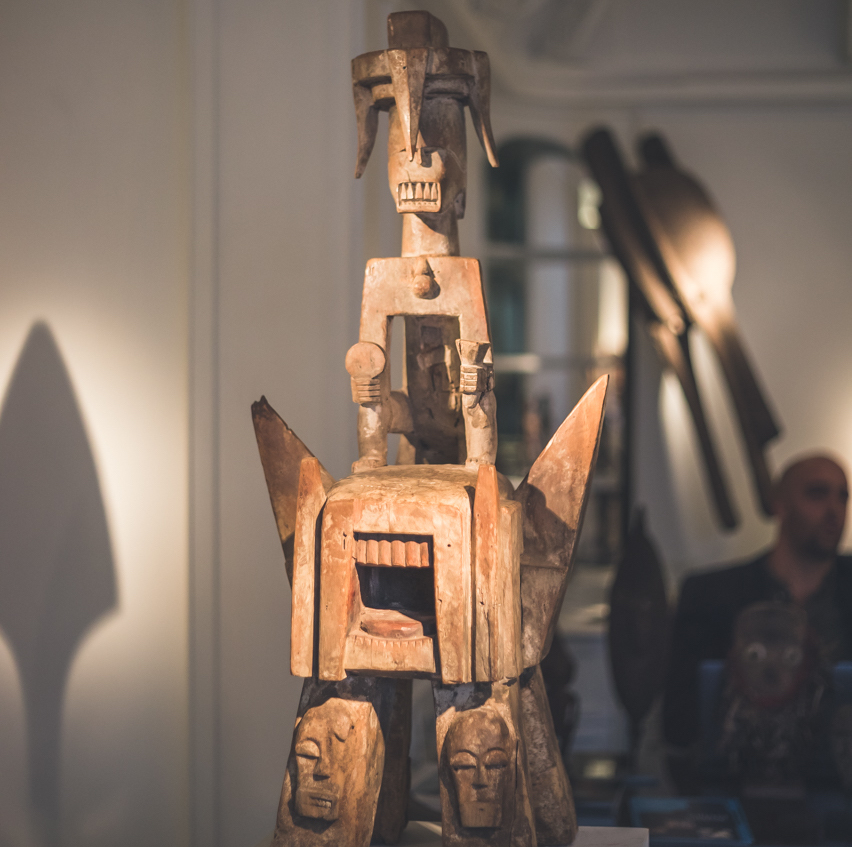 Joyeux Noël !

Rendez-vous l’année prochaine pour la 22e édition de Parcours des mondes.
-
Merry Christmas!

See you next year for the 22nd edition of Parcours des Mondes.

#PDM2023
-
📸 Cerise Laby
-
<a href="/TribalArtMag/">Tribal Art magazine</a>