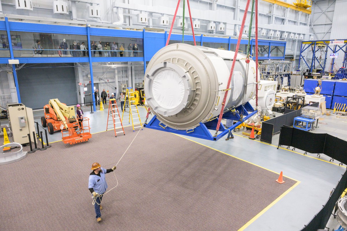 NASA_Gateway's tweet photo. Christmas came early for the Gateway Program! 🎁

#ICYMI: The Habitation and Logistics Outpost mockup was delivered to @NASA_Johnson earlier this week, where @NASAArtemis astronauts will train for future missions to deep space.

Learn more about HALO: https://t.co/Cnr1hEWjmb https://t.co/ojsDe6SkYl