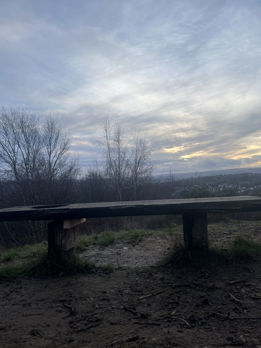 rgrey's tweet photo. Had a nice workwork moment fixing one of my favourite benches up Wincobank Hill this afternoon. Someone had a BBQ dufus moment there a while back and the bench was close to collapse.
#woodwork #bodge #bodger #diy #fixit #bench #view #sheffield #ilovemydrill #scaffplanks https://t.co/LxX6JwMY5U