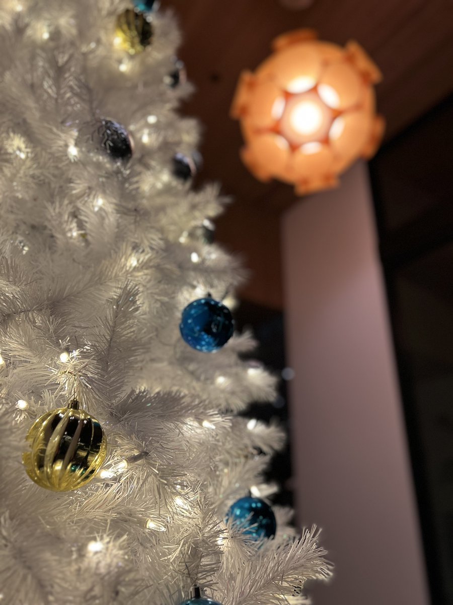 We wish you very happy holidays! 
#EatAtARLO #merrychristmas