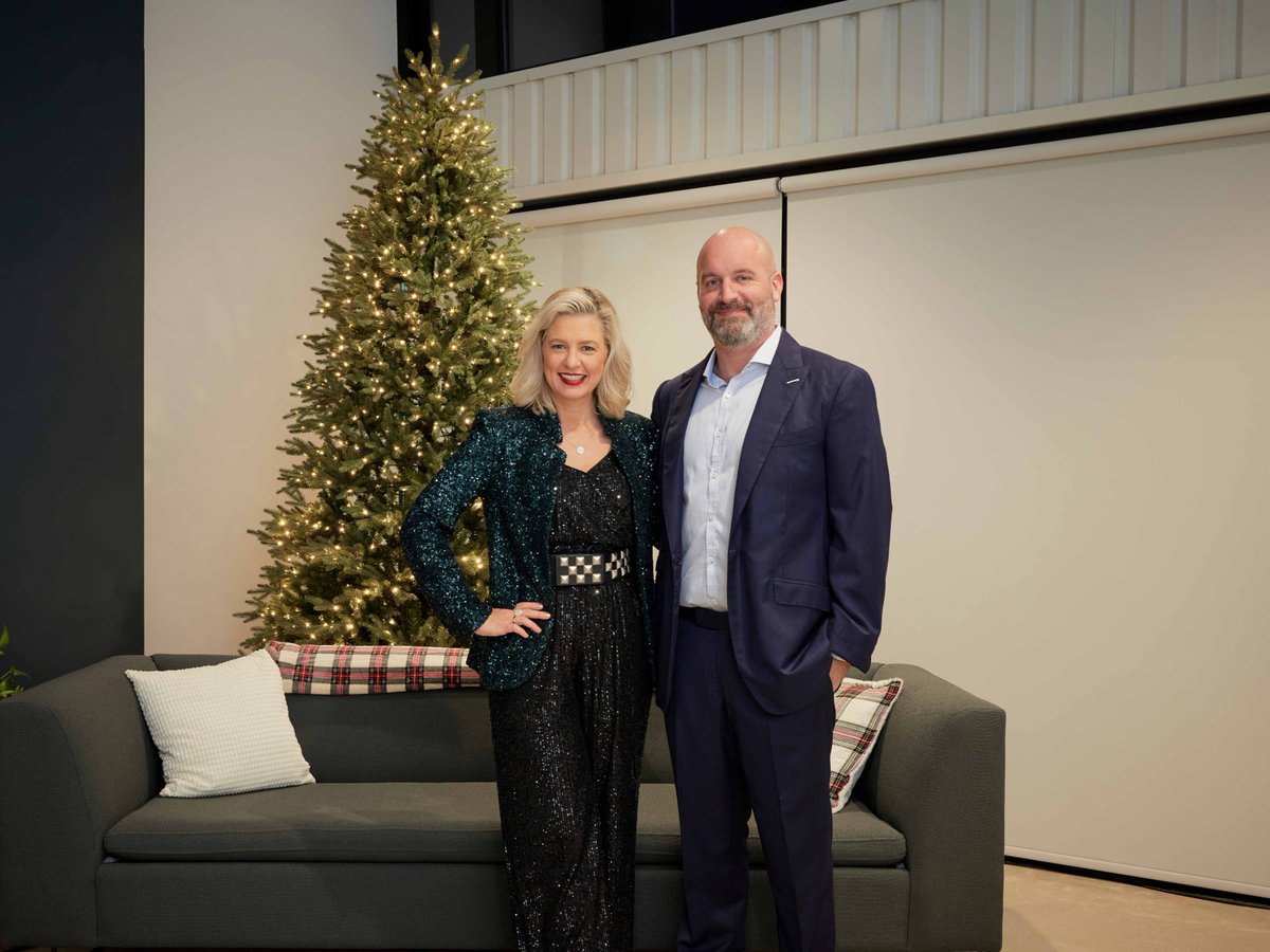 YMHstudios's tweet photo. Merry Christmas from Tim, Christine, and all of us here at Studio Jeans. 👖 🎸 🎄  #YMH #YMHStudios https://t.co/ZmbVdTcseh