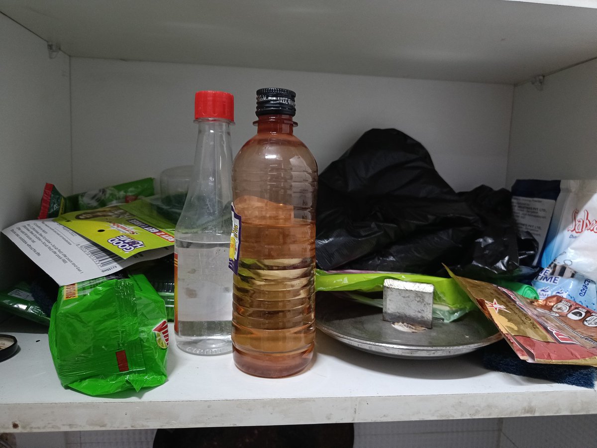 vibigraphy's tweet photo. பரவால்ல, உருப்படியான ஒரு வேலைதான் பாத்துருக்கேன் 😂😂
#kitchenorganizing https://t.co/sWgF9t6JIg