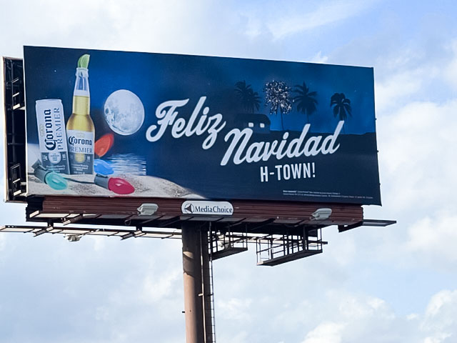 mediachoicellc's tweet photo. Our bells are jingling! Feliz Navidad from the @Corona family. May all your days be merry and bright!

#christmasday #holidayad #advertisement #billboard #billboardadvertising #feliznavidad #christmasad #corona #coronaad #merrychristmas https://t.co/c2ruRA80GC