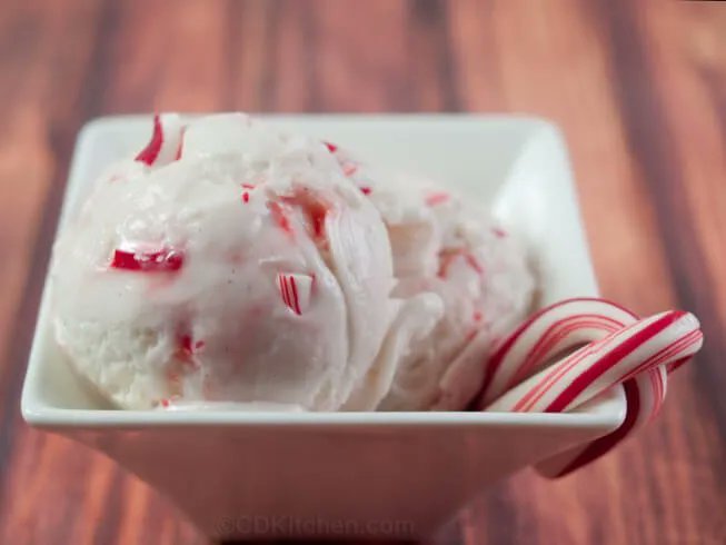 CDKitchen's tweet image. A quick and easy Christmas dessert. Just mix softened vanilla ice cream, peppermint extract, and crushed candy canes together and refreeze. buff.ly/3tXxkvS