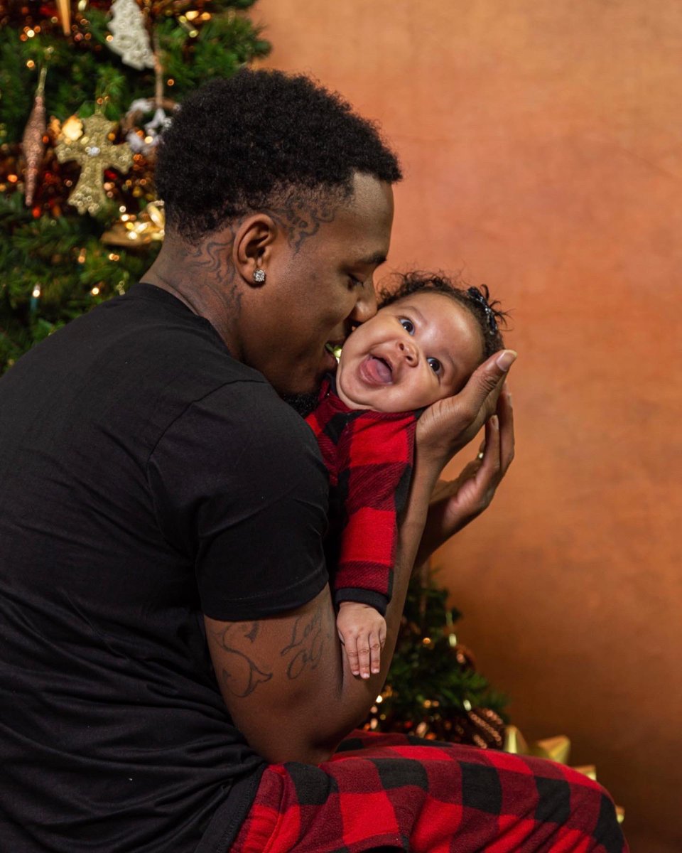 LulTank's tweet image. Happy holidays 🎄🎁🎉 from me and My Malani💕🧸🥹