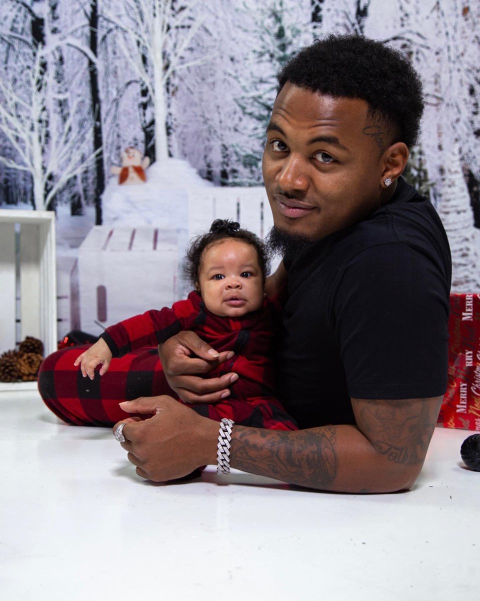 LulTank's tweet image. Happy holidays 🎄🎁🎉 from me and My Malani💕🧸🥹