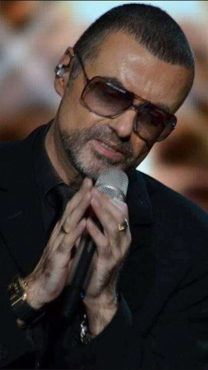 AmazingLovelyGM's tweet photo. Remembering @GeorgeMichael especially on this day as for us fans the world stood still 6 years ago.
We haven't forgotten about you and never will🙏💜 #December25th #GoneToSoon #ForeverInOurHearts https://t.co/IYsePar8NR
