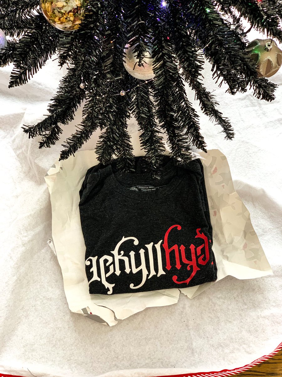 Jekyll_HYDE_App's tweet photo. Merry Christmas! ππ π Hopefully everyone got some JH under the tree this year. https://t.co/rXdvtxr5fP
.
.
#jekyllhyde #fitness #tacticalsanta #michiganfitness #hwpo https://t.co/PDFyHCSkOx