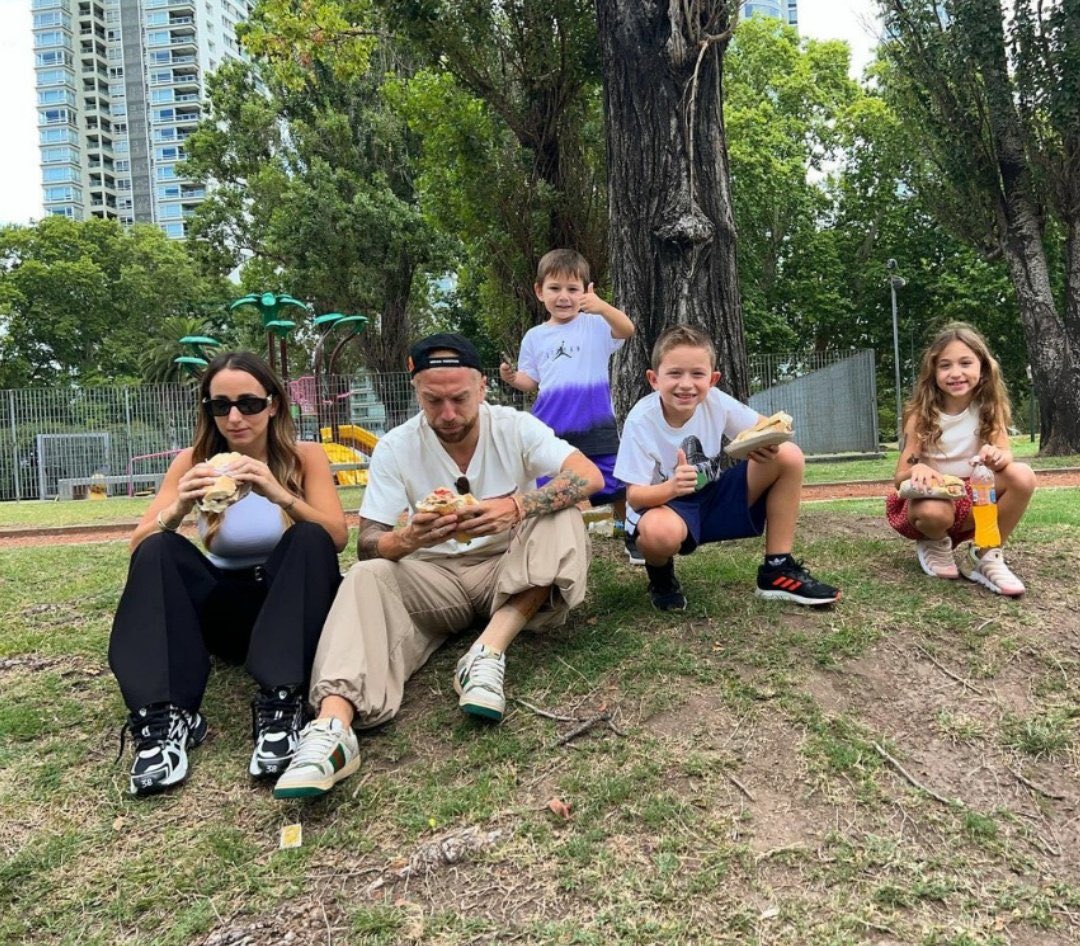 -Soñe con vos
- como era el sueño?
-no nada