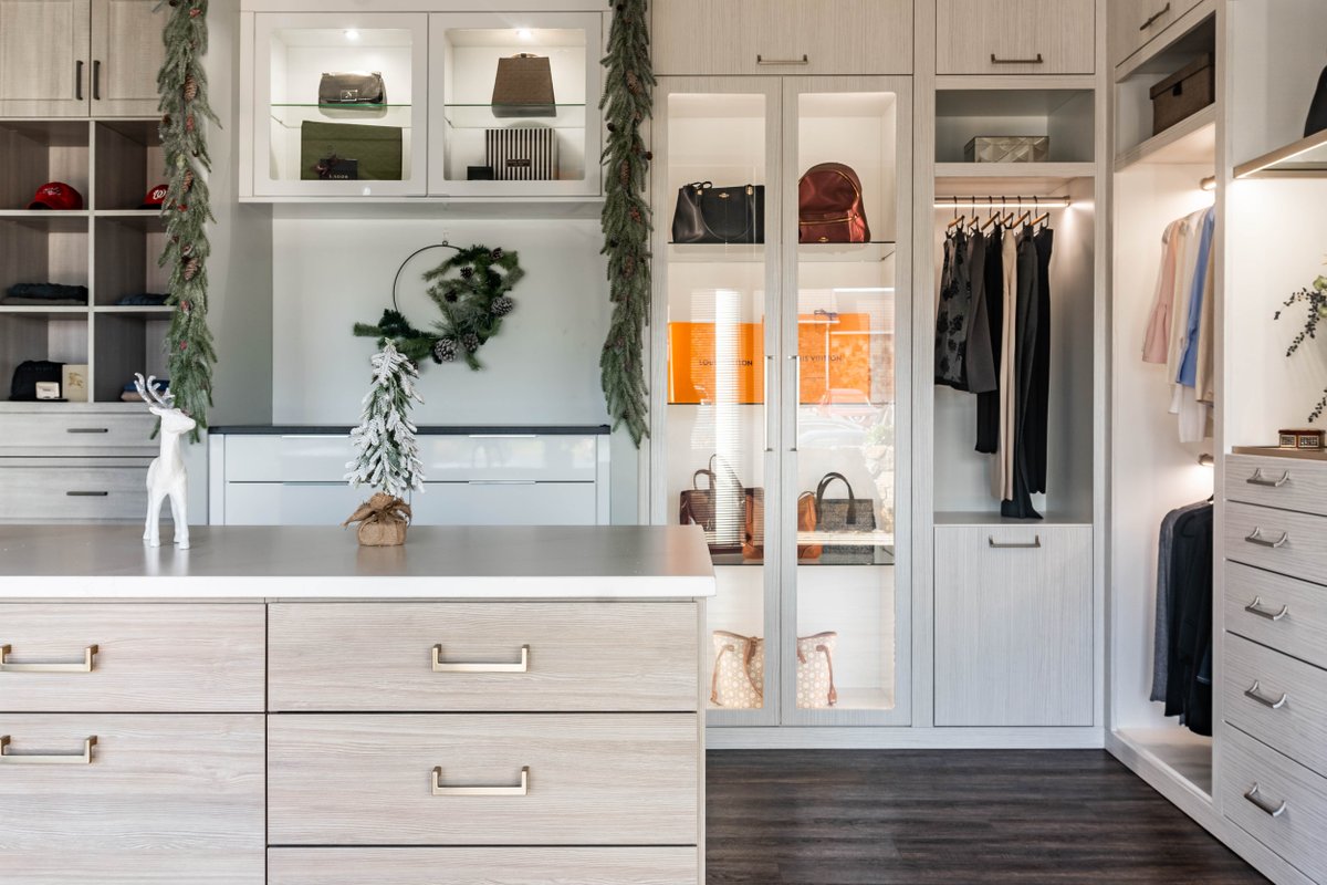 #HappyHolidays from all of us at #TheTailoredCloset. ✨