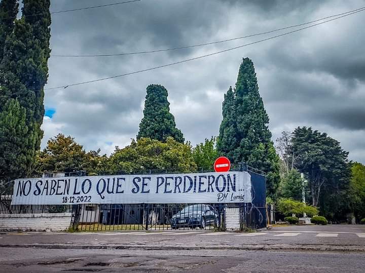 ferosoriano's tweet photo. Cementerio de Lanús, Buenos Aires, Argentina campeón del mundo. ⭐️⭐️⭐️🇦🇷 https://t.co/dIVSiY9GmJ