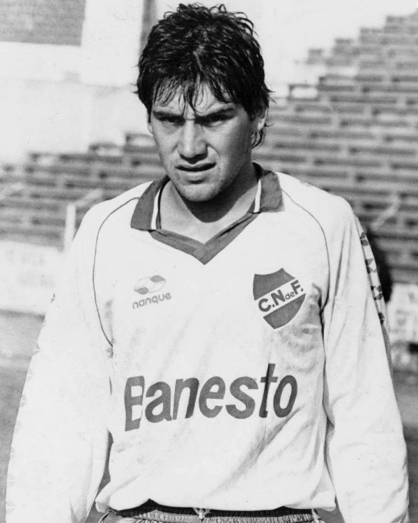 Lamentamos informar el fallecimiento de Fabián O’Neill. 
Surgido en la cantera inagotable y campeón uruguayo con nuestra camiseta. 

Hoy todo Nacional está de luto. A su familia y amigos, nuestras más sinceras condolencias.

¡Hasta siempre Mago!