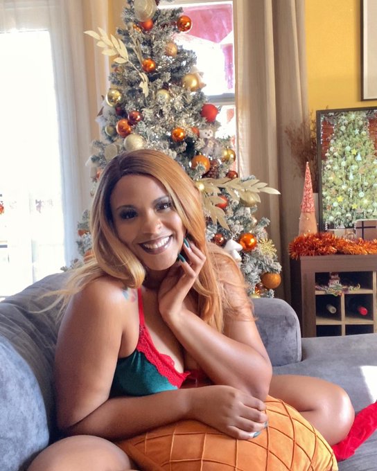 MERRY CHRISTMAS!!! 🧑🏾&zwj;🎄🎄 I hope your day is as blessed as mine. &amp; if it isn&rsquo;t, I&rsquo;m sending a little love