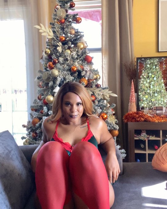 MERRY CHRISTMAS!!! 🧑🏾&zwj;🎄🎄 I hope your day is as blessed as mine. &amp; if it isn&rsquo;t, I&rsquo;m sending a little love