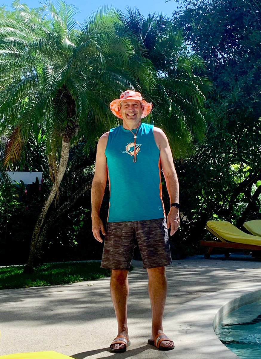 Game day in Paradise! #FinsUp    <a href="/MiamiDolphins/">Miami Dolphins</a> <a href="/drerickam/">Eric Kam</a> <a href="/paulgrossinger/">Paul Grossinger</a> @cohen_michael_j <a href="/DolphinsTalk/">DolphinsTalk.com</a>