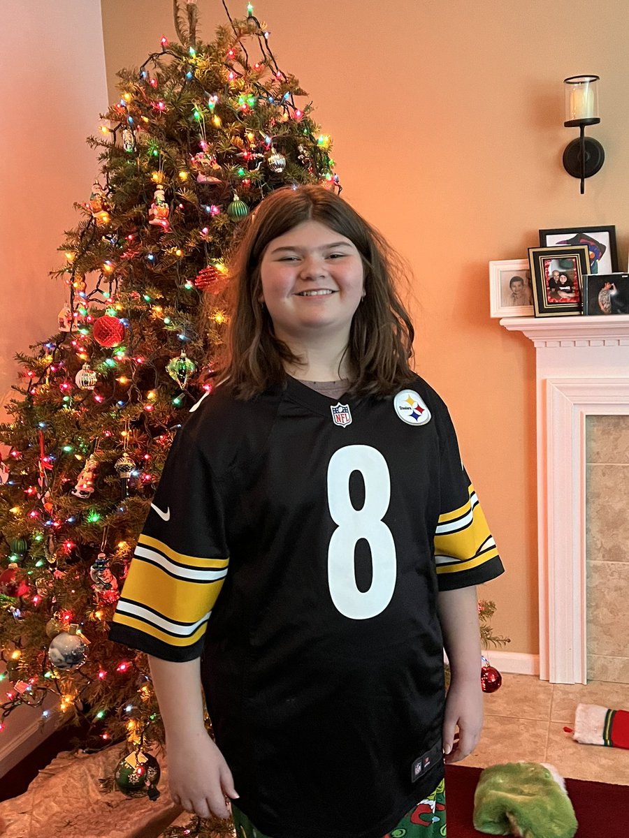 kimrosenberg31's tweet photo. @steelers @kennypickett10 fan got some things she wanted for Christmas! https://t.co/Wy02zxI9DY