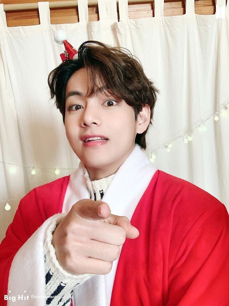 BTSTaehyungTHV1's tweet photo. How was your weekend 💜 https://t.co/yPAaobe85m