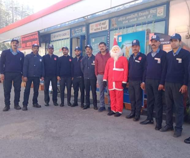 HPCL_Shimla's tweet photo. Christmas day Celebration at Our Outlets.
Merry Christmas to all Our Customers ! https://t.co/WeKu62JhhJ