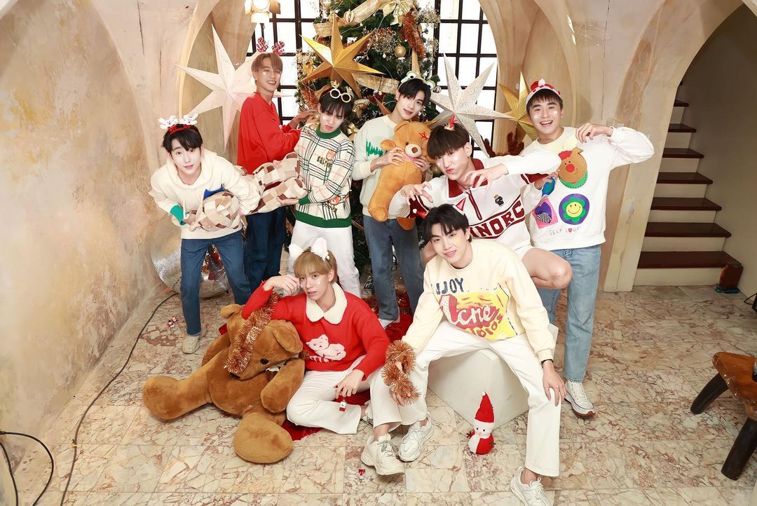 cinderellaboys3's tweet photo. Happy Merry Christmas my cuties 
love you all 💝💝💖💖

#Minsterz #Neotanamin #OmeKero #omesuttipong #jeff_eskape #tonz_ppk #Jefferyratchaphon #pannorawit
#Dongthanabat #dong_blueblood 
#thirdtnw #TRIPXE3 #BOYBOY #boyboywinter #cloth_labofficial https://t.co/xfsu6uoVv6