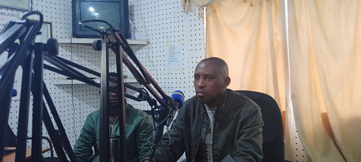NyagatareNyc's tweet photo. Kuri Uyu Mugoroba, Umuhuzabikorwa wa #NYC ku Karere @moses_katurebe , #YEGOCENTER Coordinator #Karake n'Umuyobozi w'Itorero IMENA CULTURAL TROUP #Kimenyi basabye Urubyiruko kuzitabira Igitaramo cy'Umuco ejo 26/12/2022 Kwa Cyamazima @YouthCultureRW https://t.co/VxpWgMLQLY