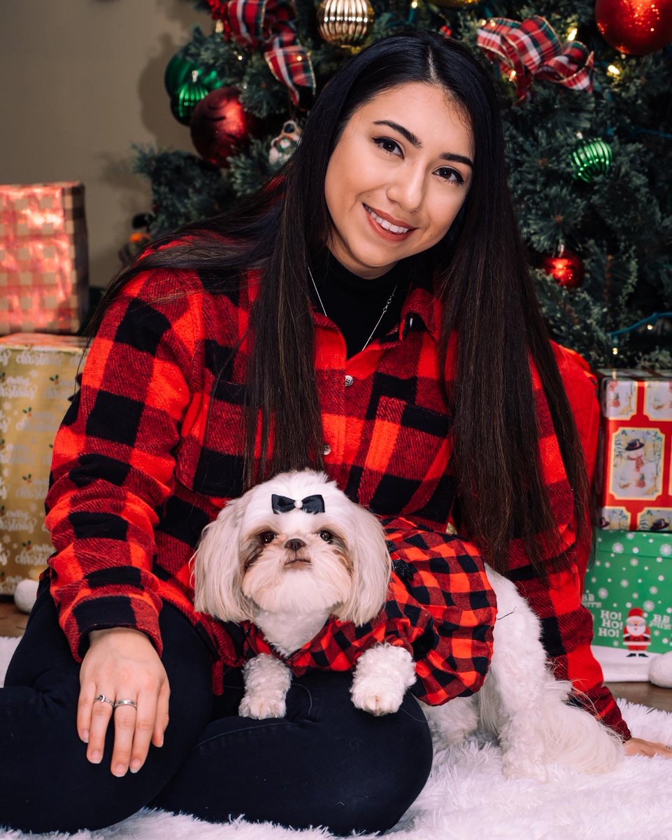 serenamonique_'s tweet photo. Sweet Pea and I wish y’all a Merry Christmas and Happy Howlidays 🎄🐶❤️ https://t.co/btFSMyTpkF