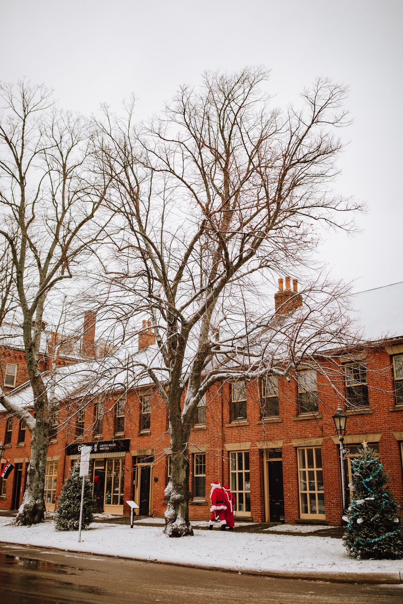 🎄 Happy Holidays, dear friends, from our very own Christmas town! We hope Santa found you—wherever you are. 🌟 Sending lots of love to you & yours and a big ol’ THANK YOU for continuing to support our merry little city ❤️ Photo: Jenna Rachelle #discovercharlottetown