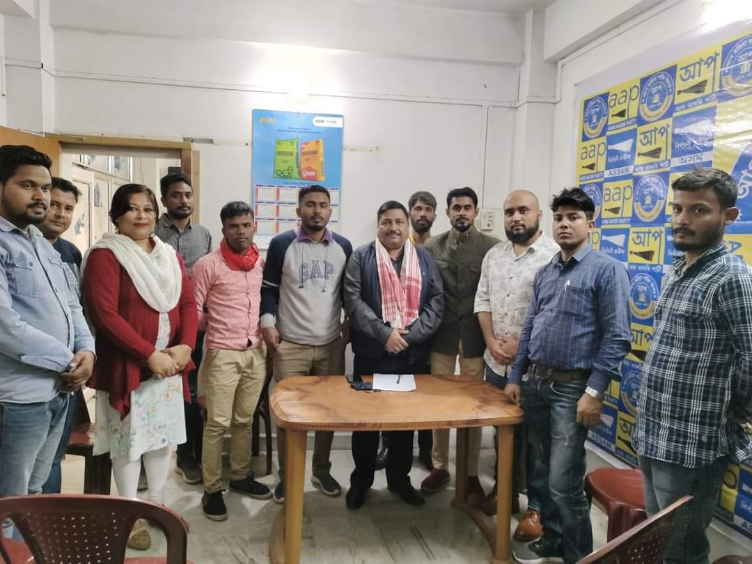 Tarique_78's tweet photo. আজি @AAP4Assam ৰ সামাজিক মাধ্যমৰ গুৰুত্বপূৰ্ণ সভাত উপস্থিত থাকে AAP NorthEast State Incharge শ্ৰীযুত @beingAAPian (ৰাজেশ শৰ্মা) ডাঙৰীয়া। লগতে বিভিন্ন জিলাৰ পৰা অহা আমাৰ পৰিয়ালৰ সদস্যসকল।
মোৰ দল মোৰ পৰিয়াল। এই পৰিয়ালটোক একত্ৰিত আৰু শক্তিশালী কৰাৰ প্ৰচেষ্টা সদায় অব্যাহত থাকিব। https://t.co/3P4bkUJB3x
