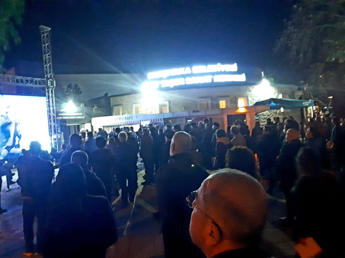 Genel Başkanımız Erkan Baş ve milletvekilimiz Ahmet Şık'ın katılımıyla yapılan İzmir Halk Buluşması salonlara sığmadı. Salon dışında da yüzlerce yurttaşımız etkinliğimizi ilgiyle takip etti.
Sen de #YanındaOl 👇
tip.org.tr/gonulluler/
✔İzmir