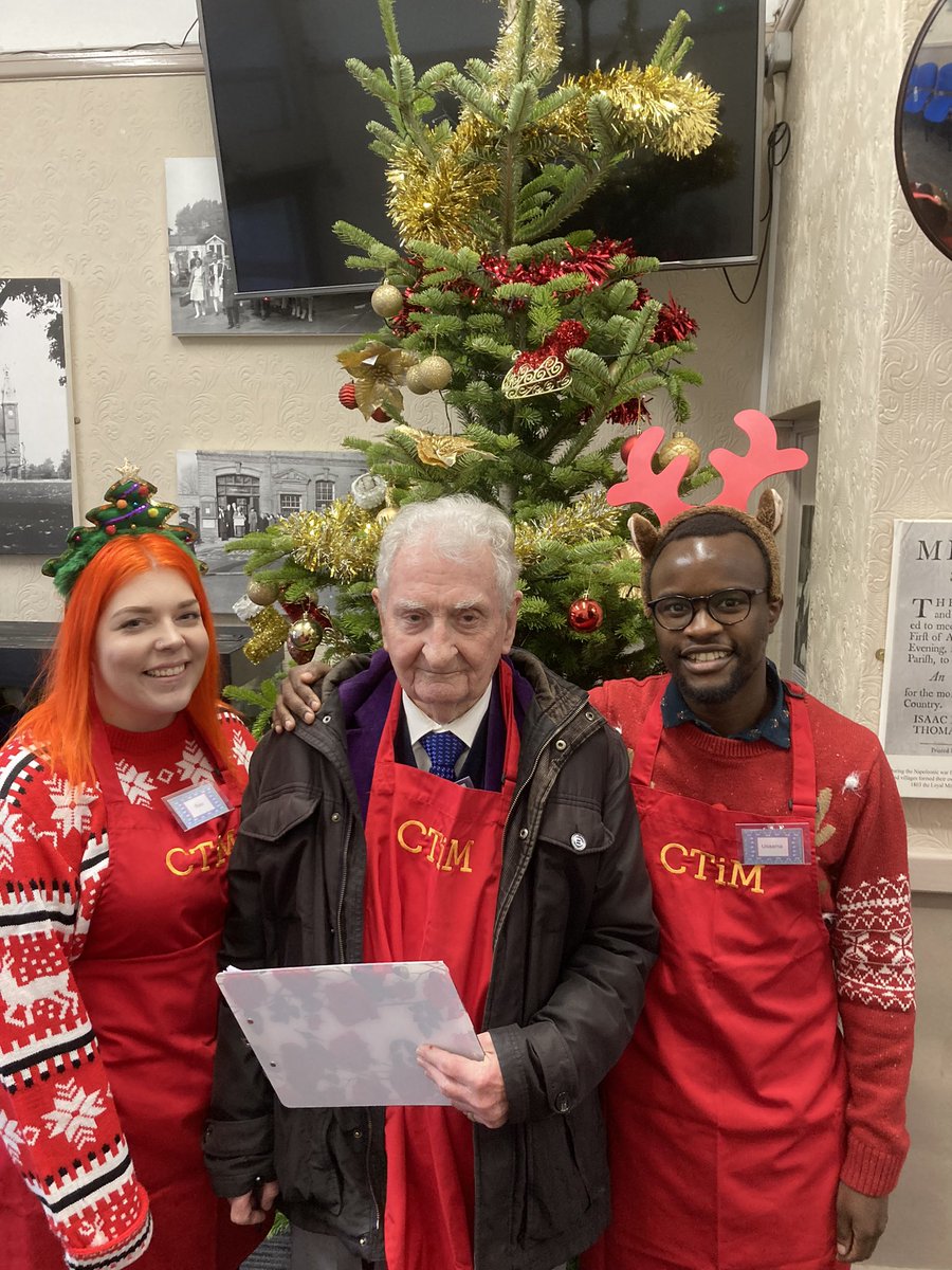 A Christmas well spent; spreading the festive cheer with friends &amp; neighbours who would otherwise be spending Christmas alone🎅🏾🎄☃️ 

Thanks to all the volunteers from Churches Together in #Mitcham and @VestryHall for putting this on to remind us what #Christmas is really about🙏🏾