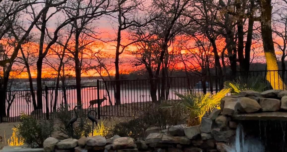 DenaMeek's tweet photo. Merry Christmas to all.   #OakPointIsBeautiful https://t.co/TFumvlAza9