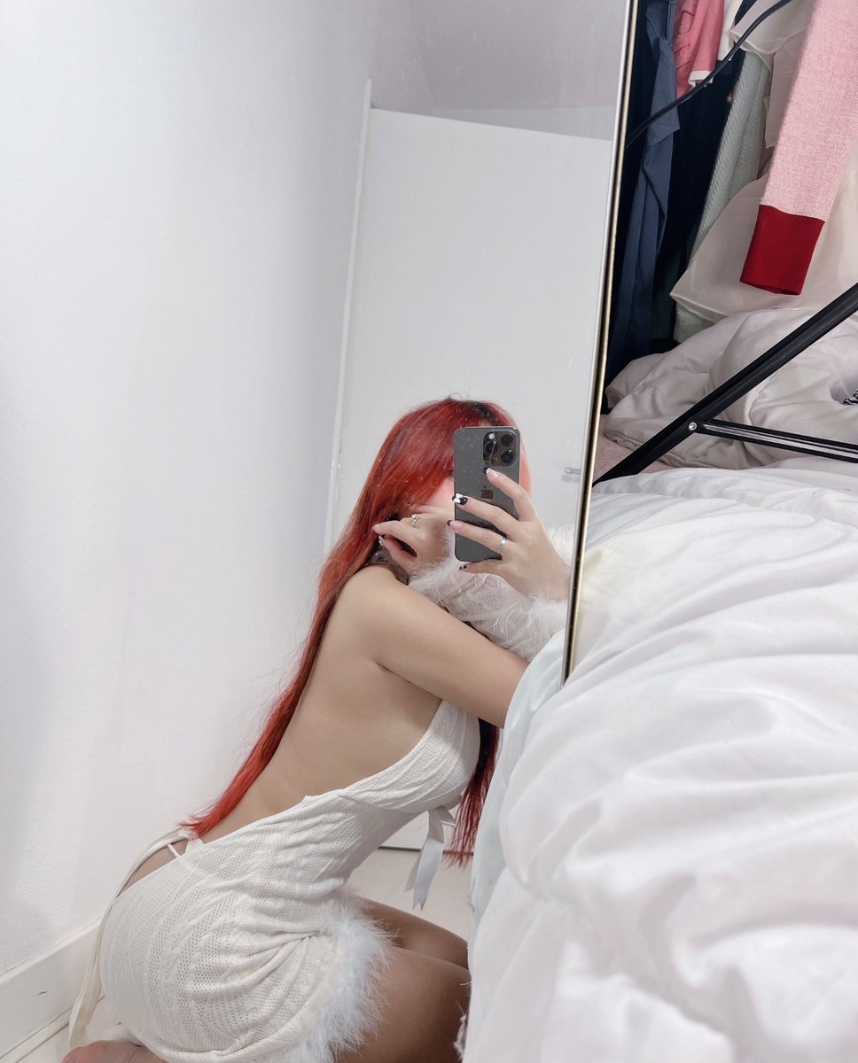 maicmspring's tweet photo. merry sideboob https://t.co/A4hE5L6TwZ