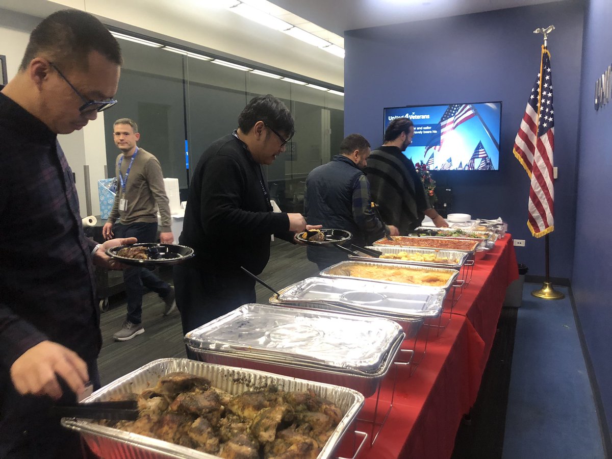 laGlobalChica's tweet photo. Great way to celebrate the holiday with the best team of the best airline!!!! #InTheNOC #beingunited @UALNOC @UnitedAirlines https://t.co/v1jzpViTTK