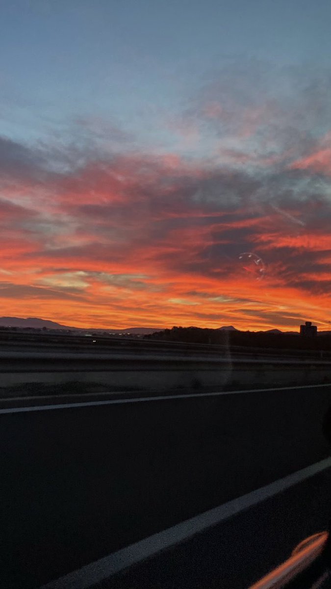 mariarubioo14's tweet photo. deja foto cielo https://t.co/XRSBZMtpTQ