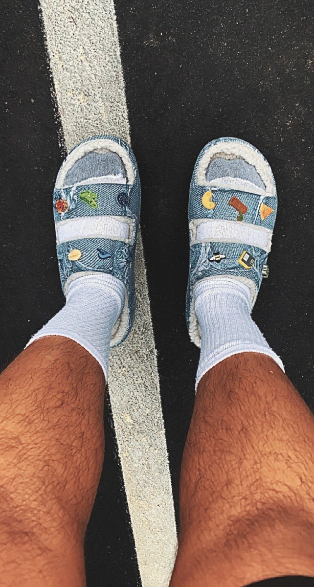 ManuelJunior_'s tweet photo. Shoutout to my boyfriend. He knew I wanted these. @sza #SZAxCROCS https://t.co/rwWlinDJyw