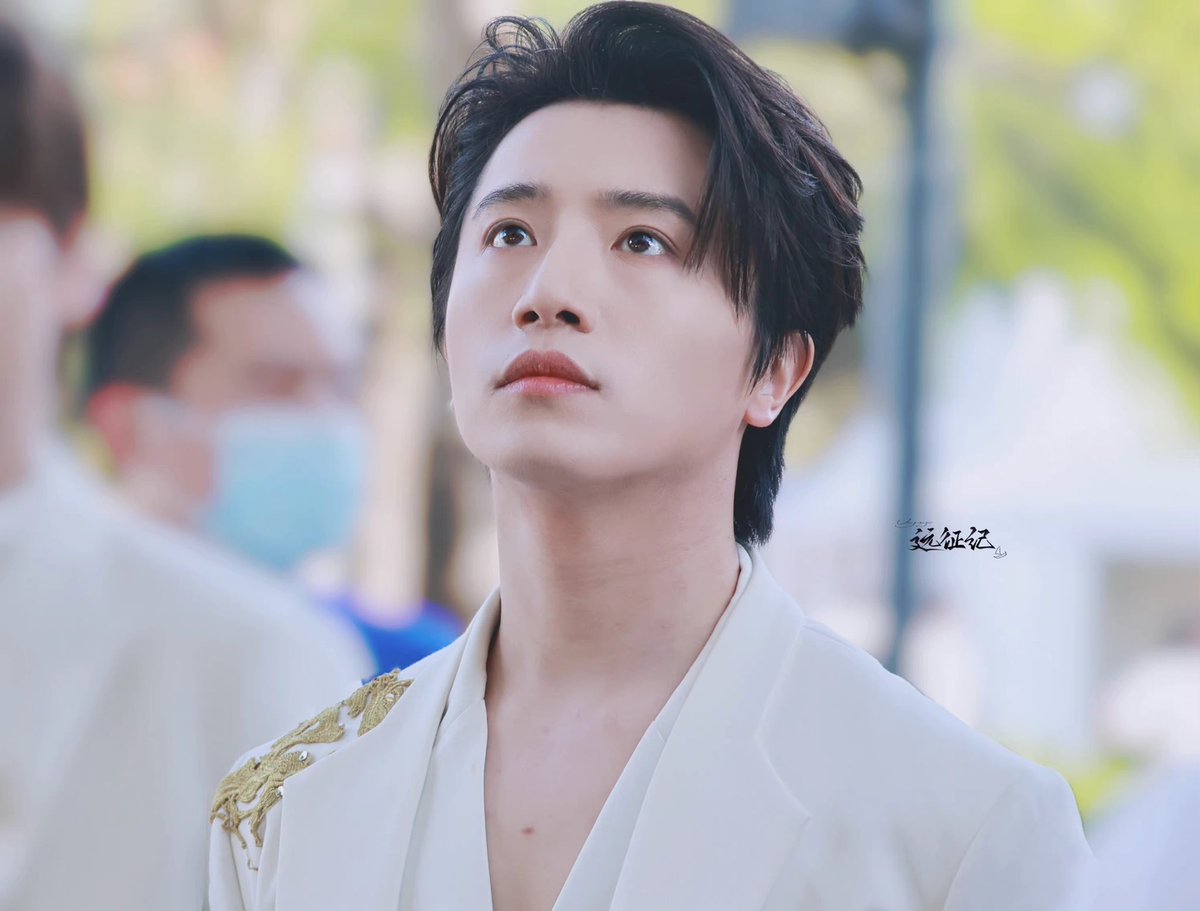 August__95's tweet photo. 很牛的一张脸 https://t.co/RQKDFQEzWE