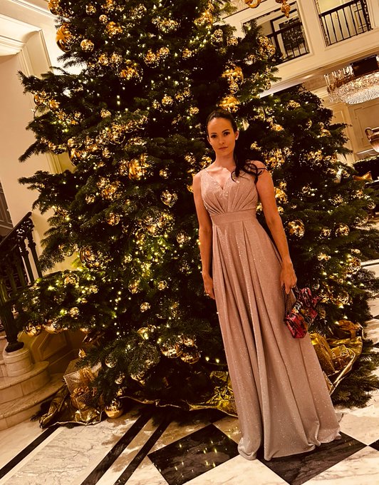 Merry Christmas and Happy Holidays! https://t.co/leDSdaKxTQ<a href="/tag/derfemdom"class="tags"><span>#derfemdom</span></a>