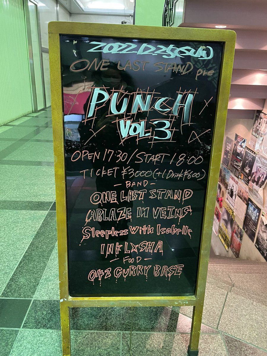 ma_mi_0502's tweet image. 今日は推しがVTuber「Sifar」のバンドセットでベースを弾くので観に行ってきました。リアルとバーチャルの融合すごいね👍その後越谷に移動して初関東ライブのイザベルを観てきました。やっぱカッコいいね😊ハコのBGMがAzamiで最高か💕
 #Sifar
 #SleeplessWithIsabelle
