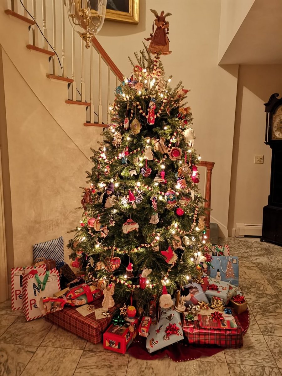 Anna63662079's tweet photo. Merry Christmas everyone 🎄meeting family is the best part of my life https://t.co/RZLUxH9NOe