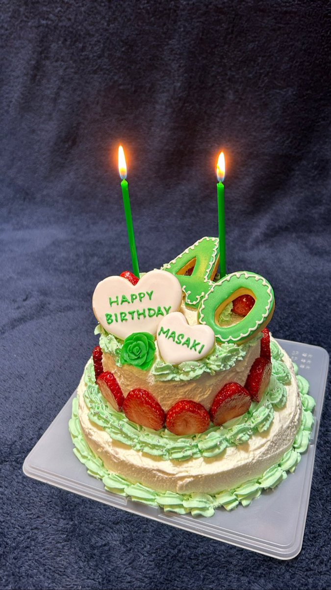 aimasu122418's tweet photo. 今年は二段ケーキを作りました
相葉ちゃんお誕生日おめでとうございました🎂🎉 https://t.co/WAJ4mc0uzg
