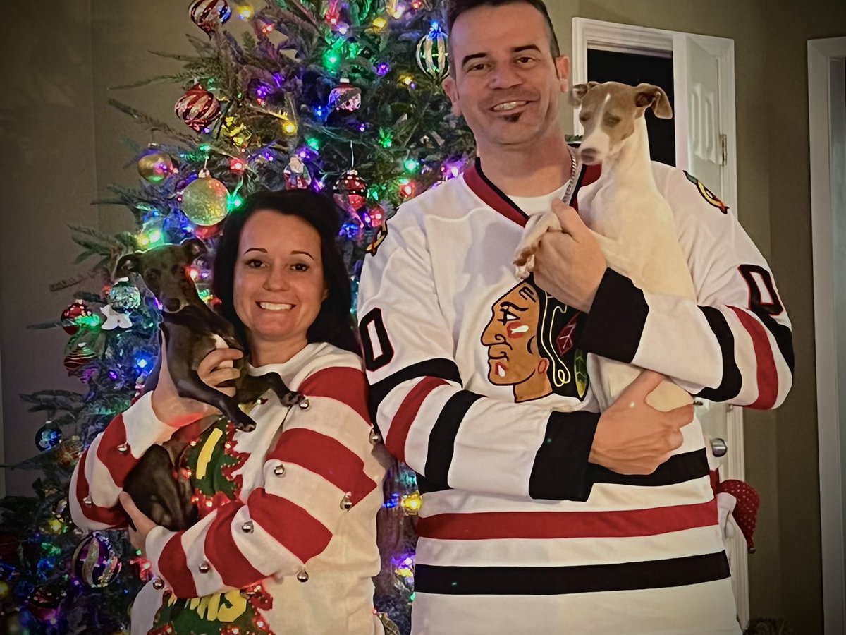 Merry Christmas from @HeatherBFlynn, Gia, Luna and I!!!  Hope it’s a great day with those you love!!!