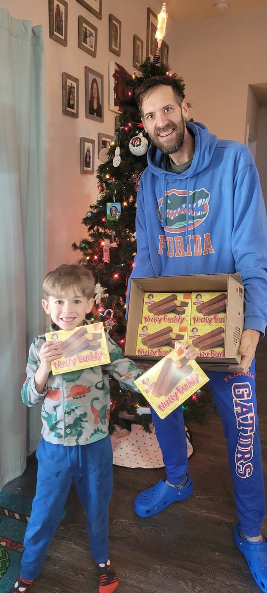 originaltiming's tweet photo. Hooked my "Nutty Buddy" up with a case of 16 boxes of Nutty Buddys. Should last us a week or two.
@LittleDebbie #nuttybuddys #jamesonadventures https://t.co/TdvBluRV2Y