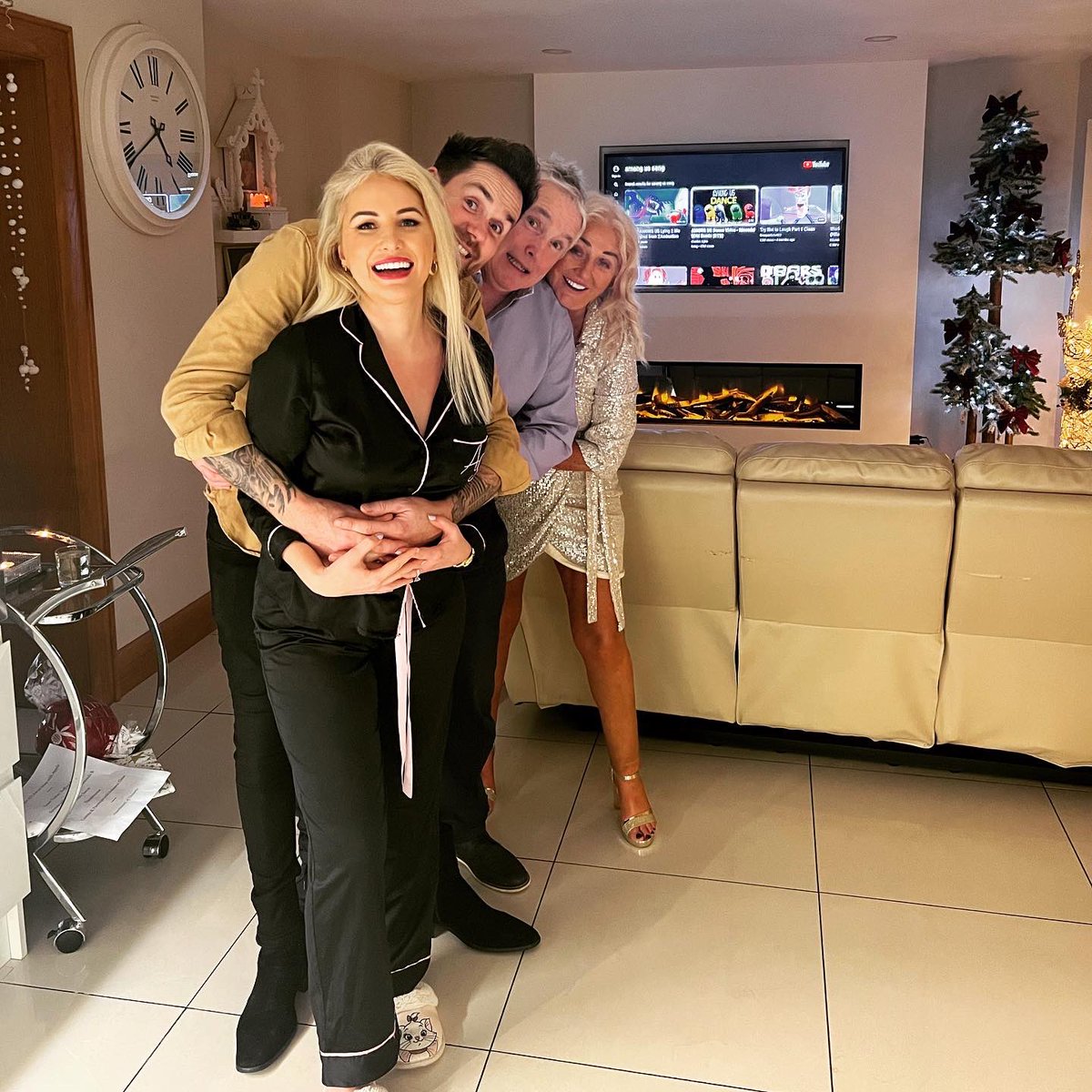 ClionaHagan's tweet photo. ๐Christmas 2022 ๐
Itโs true what they say, it sure is the most โwonderful time of the year!โ
Hope you all had a wonderful day with family and friends ๐
#christmas #firstchristmastogether #christmaswithfamily https://t.co/wlquNGi2F0