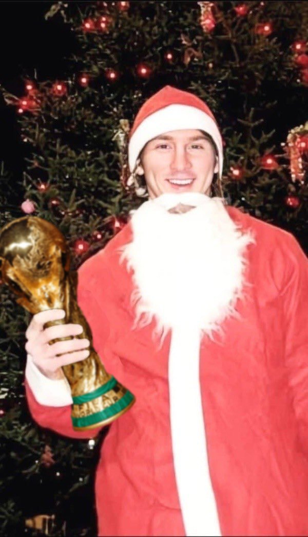 LiaMathus's tweet photo. El mejor regalo nos diste Leo....gracias, gracias, gracias!!! #FelizNavidad2022 #CampeonesDelMundo 🇦🇷😍 https://t.co/z6ePXN6gAr