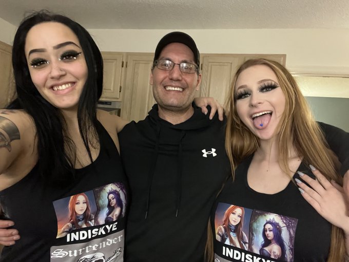 Awesome shoot with these two lovely ladies. Indigo and Sky Mae. Merry Christmas everyone! https://t.