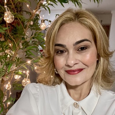 lucianagorayeb_'s tweet image. #NovaFotoDePerfil